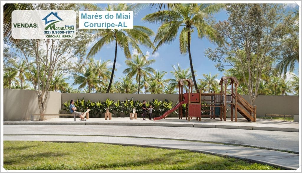 Brinquedão do empreendimento Marés do Miai em Coruripe-AL, com playground e palmeiras ao fundo