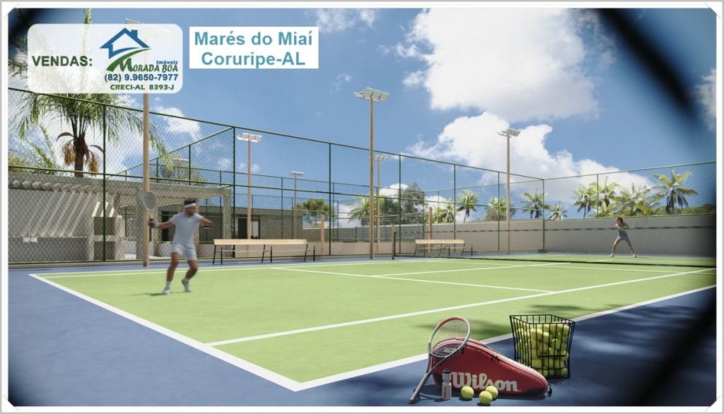 Quadra de tênis no empreendimento Marés do Miai em Coruripe-AL, com placa “Vendas: Morada Boa Imóveis”